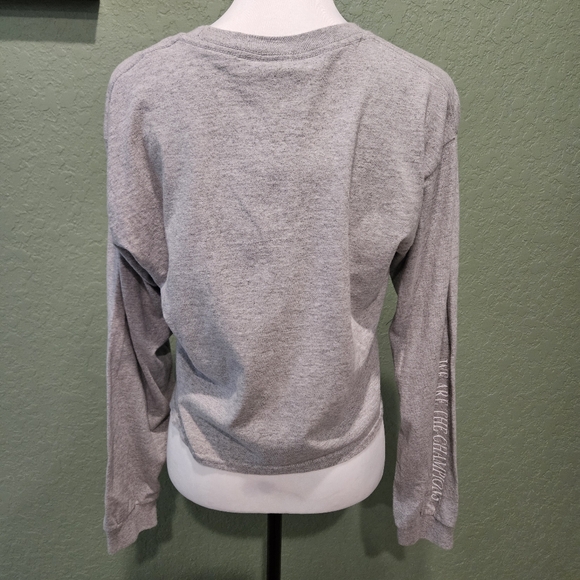 NWT -  Day Queen Crest Crop Sleeve Tee from Urban Outfitters - Picture 4 of 10